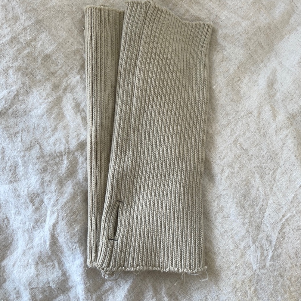 ORSEUND IRIS WRIST CUFFS WITH THUMB SLITS!